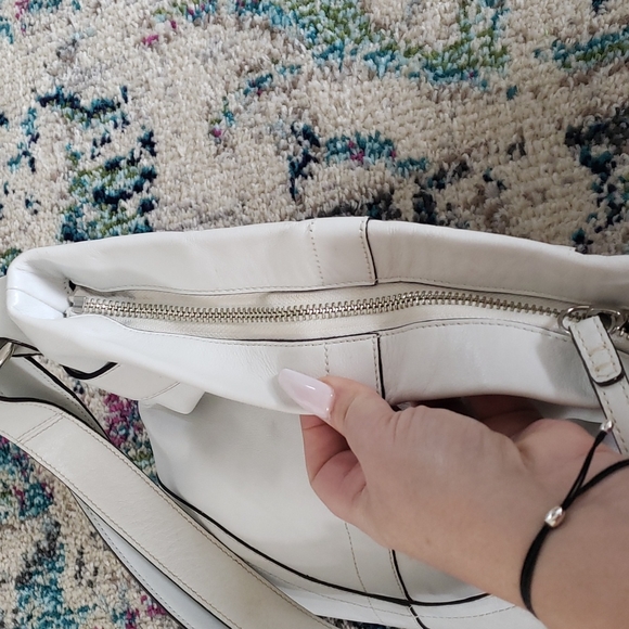 GUC White Coach Bag - Picture 7 of 12